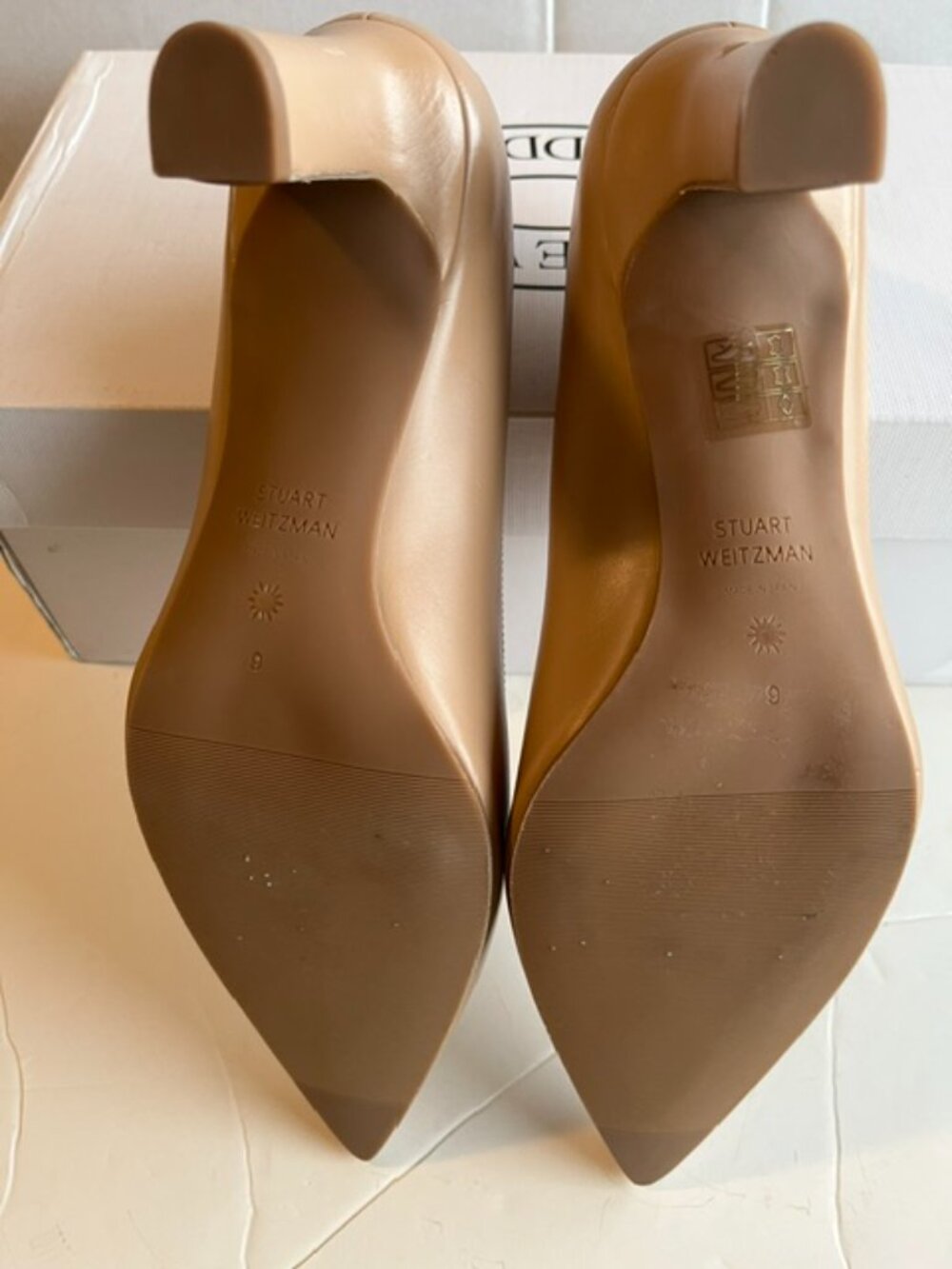 Stuart Weitzman pointed-toe stiletto pumps. - Picture 4 of 6